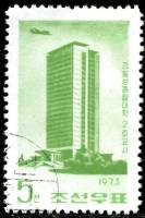 (1973-070) Марка Северная Корея "Университет им. Ким Ир Сена"   Архитектура Пхеньяна III Θ