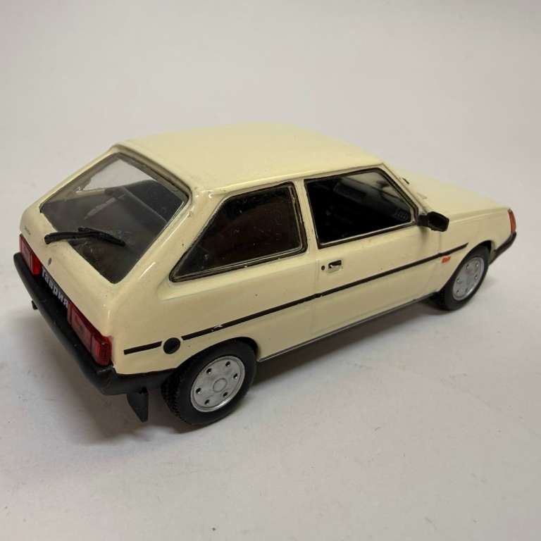 Авто легенды СССР модель ЗАЗ-1102 Таврия без блистера