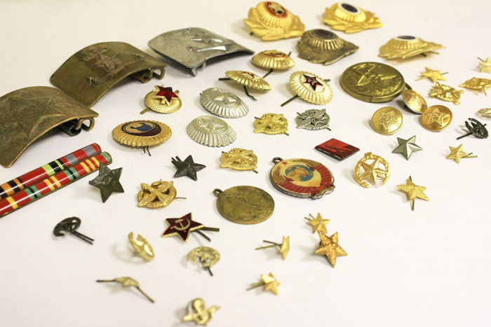 Коллекция пряжек, значков, пуговиц, медалей с символикой СССР (48 штук, все на фото)