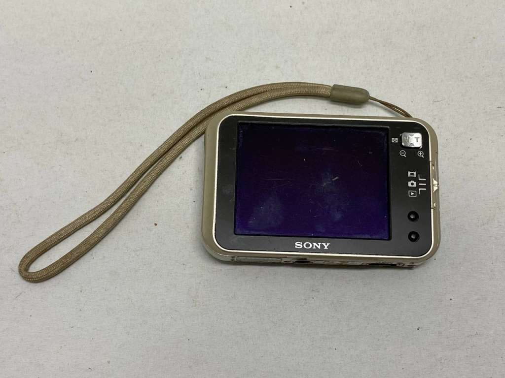 Фотоаппарат Sony Cyber shot DSC-N2