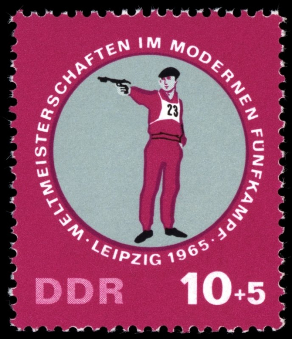 (1965-054) Марка Германия (ГДР) &quot;Стрельба из пистолета&quot;    ЧМ по пятиборью II Θ