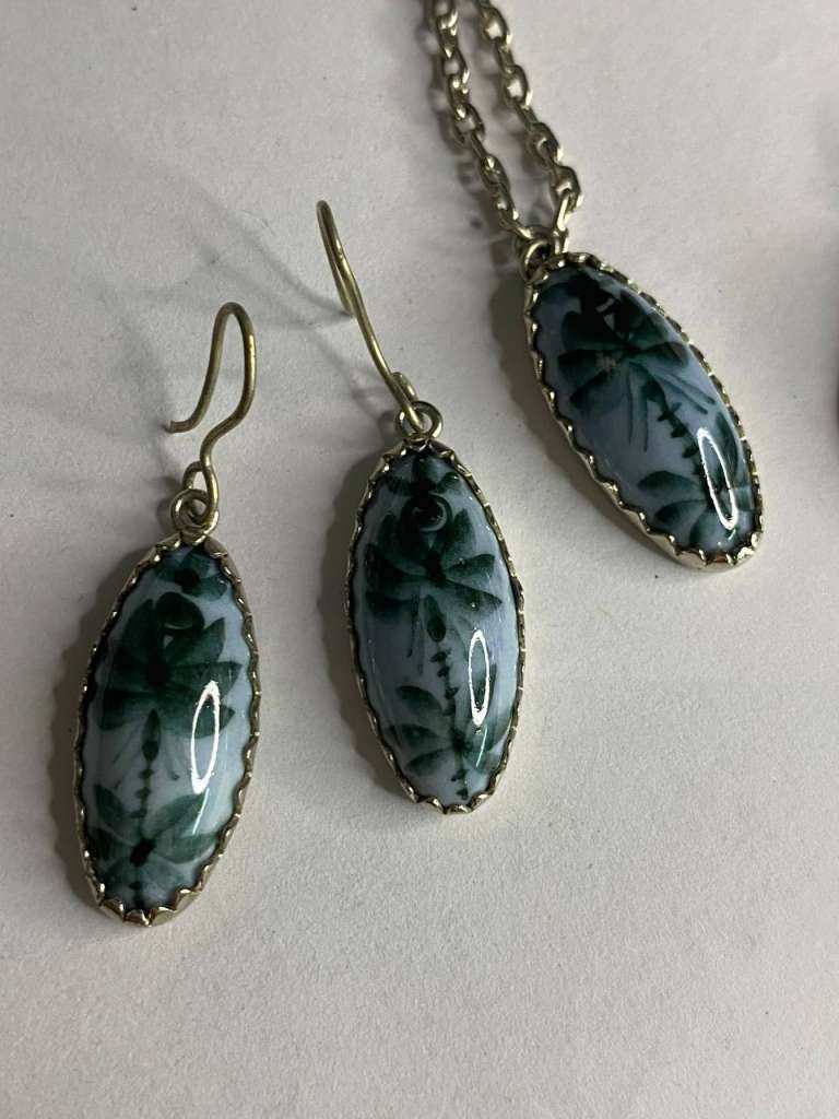 Украшения подвески 3 шт и пара сережек финифть