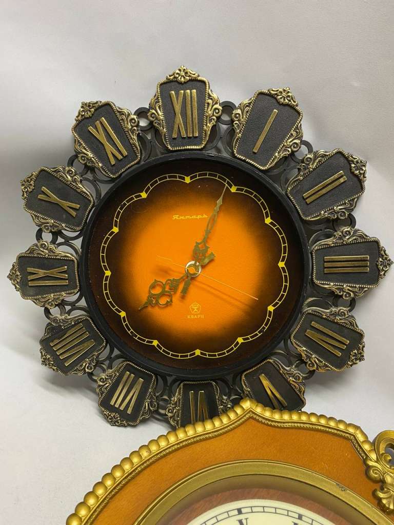 Часы настенные янтарь кварцевые рабочие 2 шт СССР