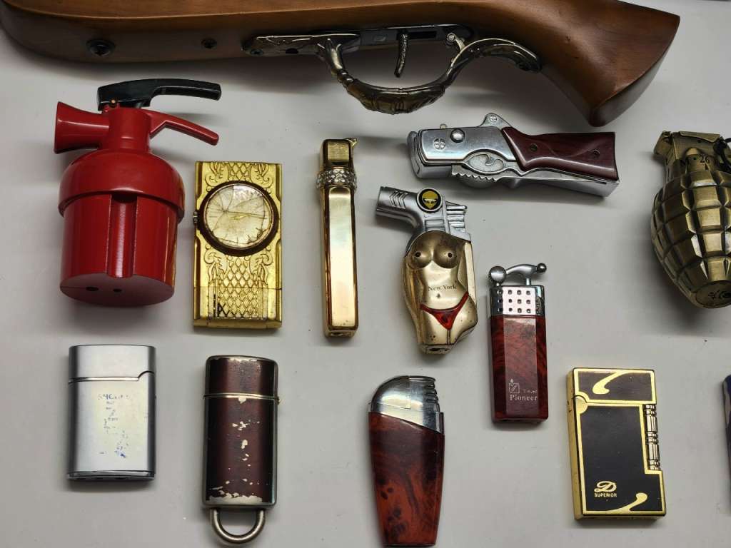 Коллекция зажигалок 18 штук