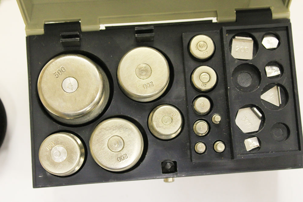 Весы ручные с набором гирь, СССР (состояние на фото)