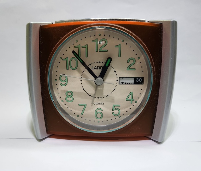 Часы будильник c календарем настольные Laros кварцевые рабочие (сост. на фото)