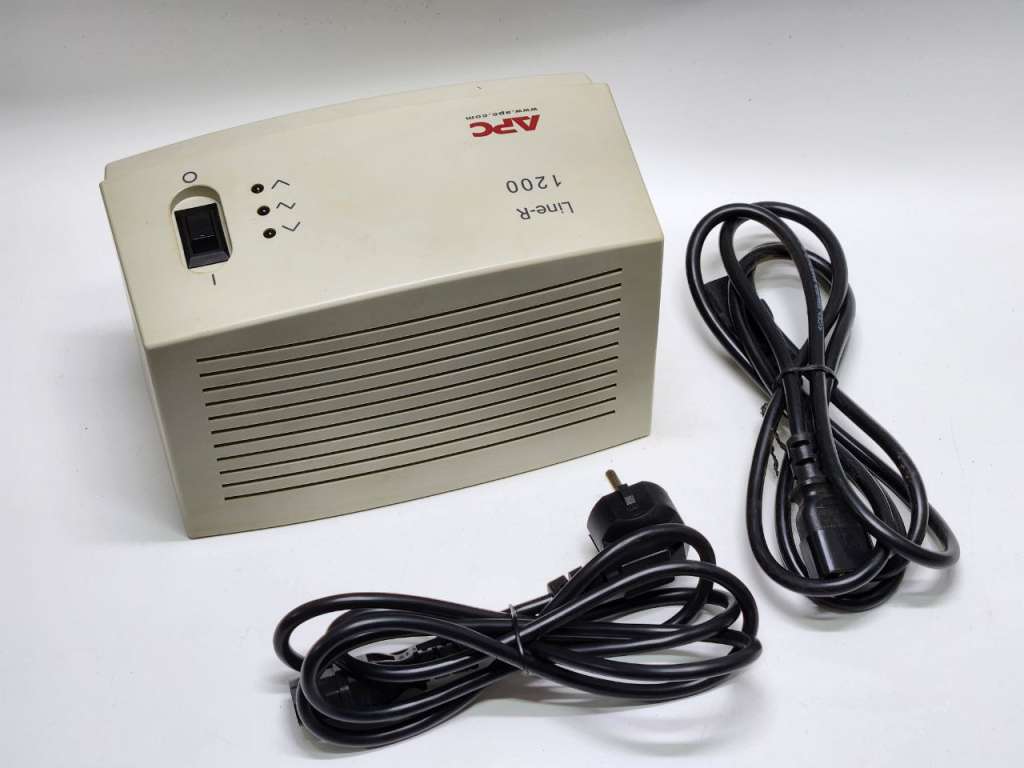 Стабилизатор напряжения APC Line-R 1200 рабочий