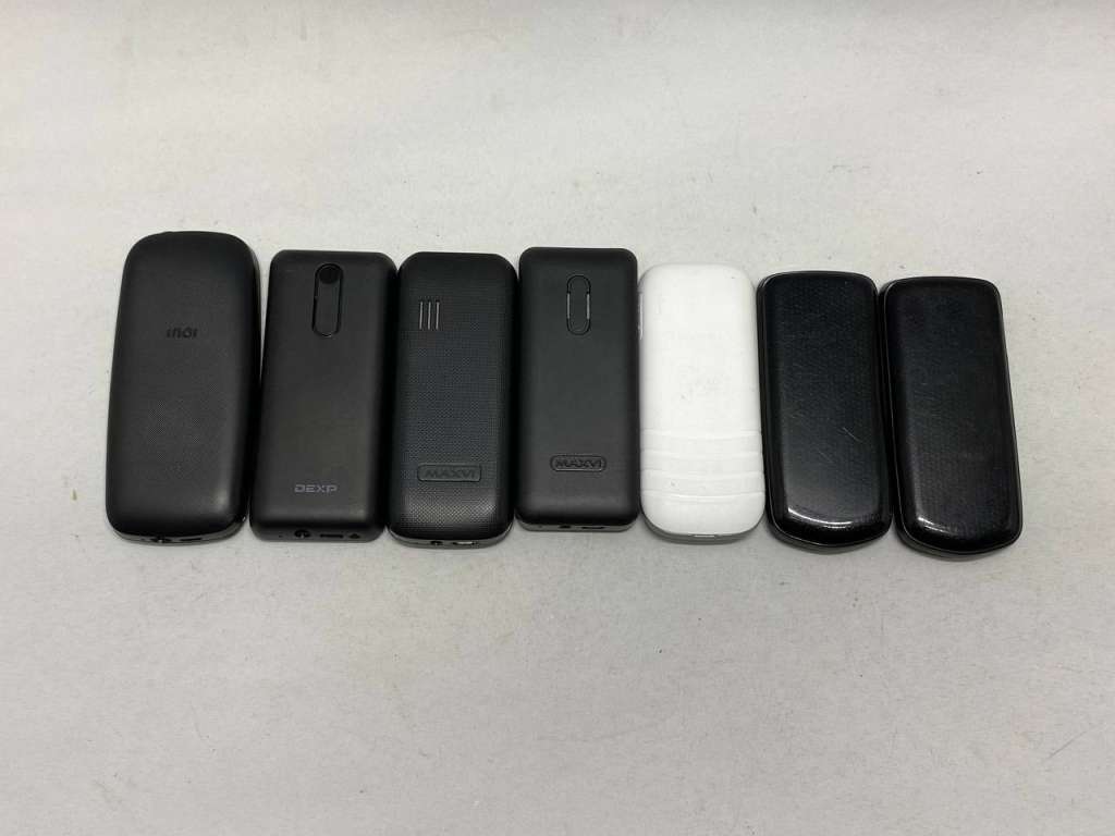 Телефон мобильный кнопочный, 7 шт