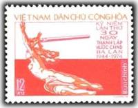 (1975-029) Марка Вьетнам "Памятник Нике, Варшава"  красная  30 лет Республике Польша III Θ