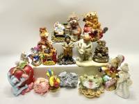 Фигурки статуэтки разные 16 шт лошадь бык дед мороз совы лягушка собака кот тигры 