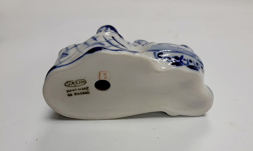 Фарфоровый сувенир &quot;Старик со старухой&quot;, гжель.