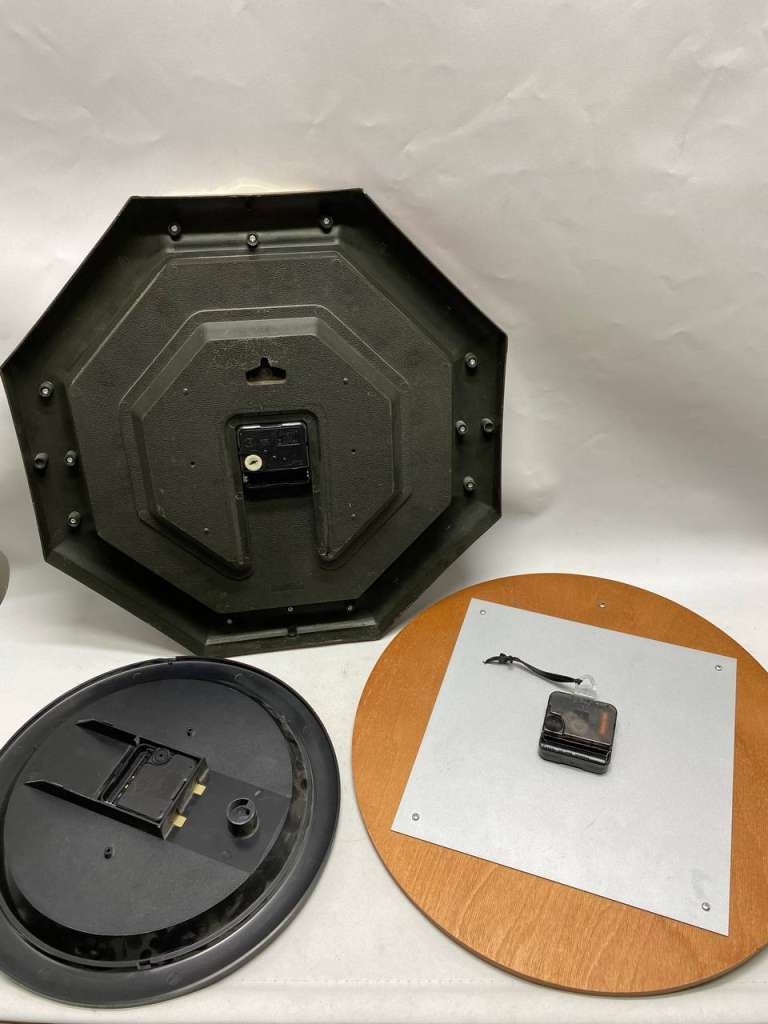 Часы настенные кварцевые 3 шт на ходу