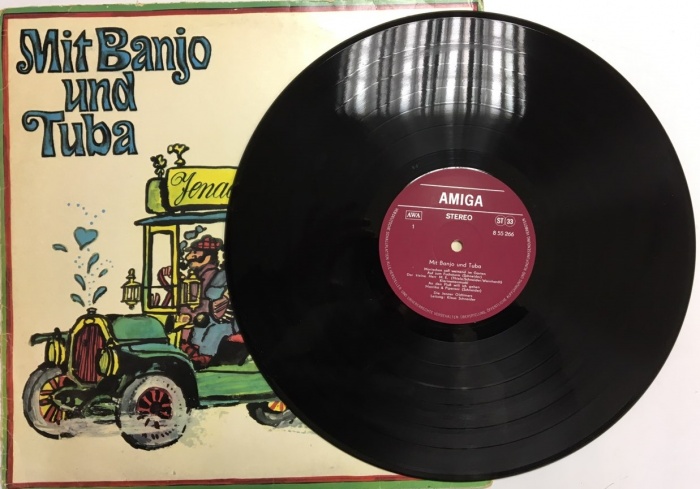 Пластинка виниловая , Mit Banjo und Tuba Amiga Stereo 300 мм. (сост. на фото)