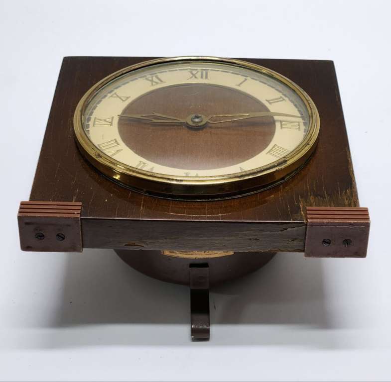 Часы настольные Весна механические СССР работоспособность не проверялась