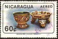 (№1965-1385) Марка Никарагуа 1965 год "Чашки и штатив чаша глина полихромная роспись", Гашеная