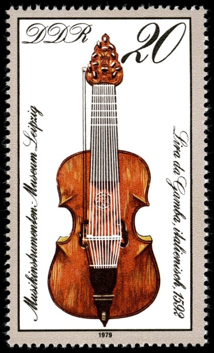 (1979-063) Марка Германия (ГДР) "Лира да гамба (1592)"    Музыкальные инструменты II &Theta;