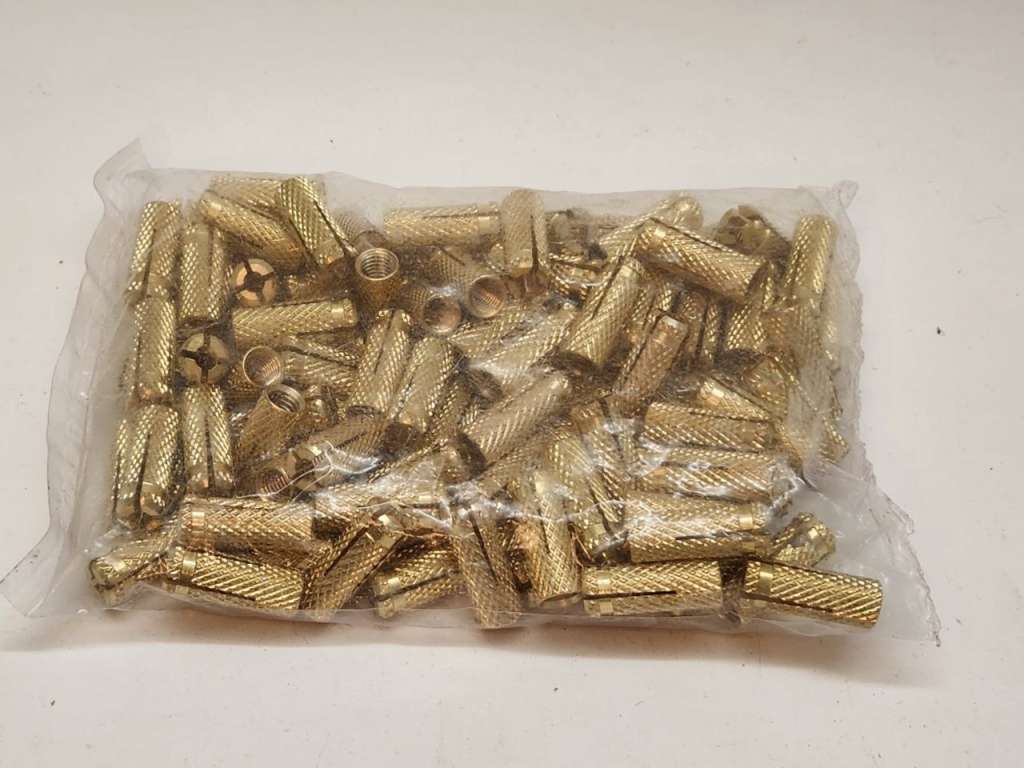 Анкер (цанга) 100 шт в упаковке латунный забивной М 8 10х28 мм резьба 8 мм