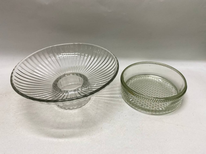 Фруктовница на ножке и салатник 