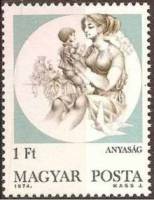 (1974-089) Марка Венгрия "Женщина с ребёнком"    Материнство III Θ