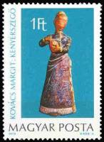 (1978-064) Марка Венгрия "Женщина режет хлеб"    Керамика I Θ