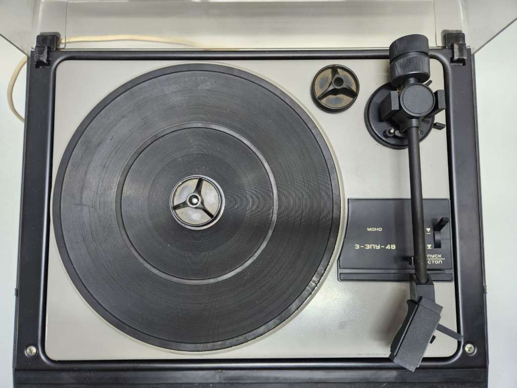 Проигрыватель виниловых пластинок Серенада РЭ-308