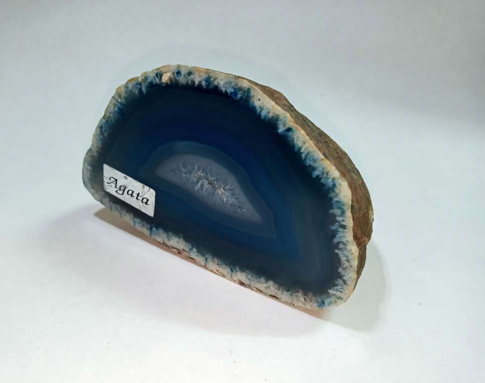 Коллекционный камень Агат голубой вес 300 г. спил (сост. на фото)