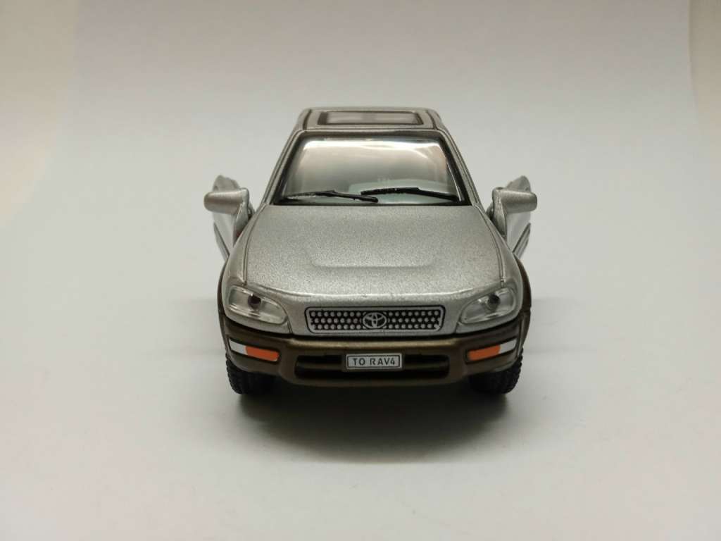 Модель авто 1:43 Toyota RAV4 Hongwell 
