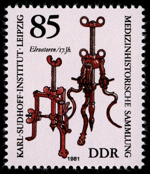 (1981-082) Марка Германия (ГДР) &quot;Лифты (17 век)&quot;    Старые медицинские инструменты II Θ