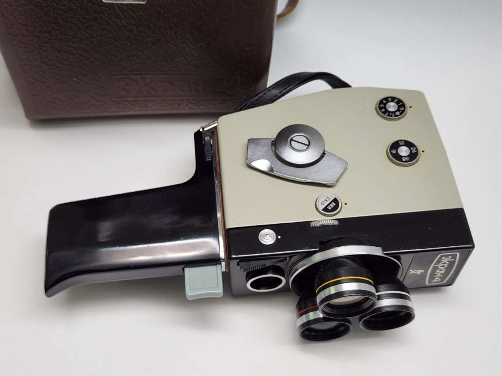 Кинокамера Экран 4 рабочая с чехлом СССР