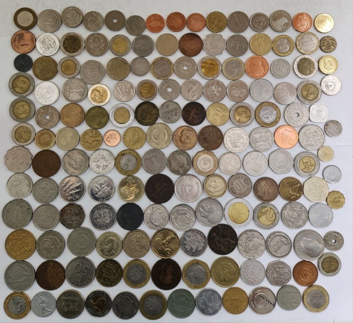 Набор иностранных монет 159 штук