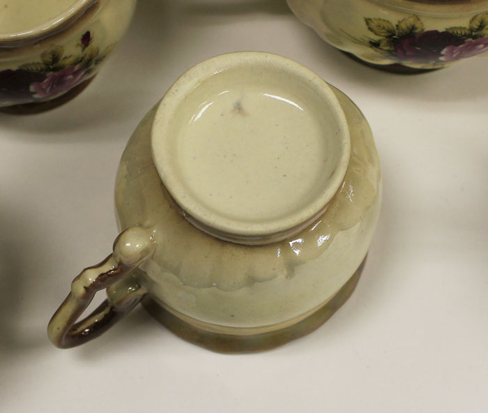 Набор для сервировки стола: чашки, молочник, вазочка, 9 предметов (все на фото)