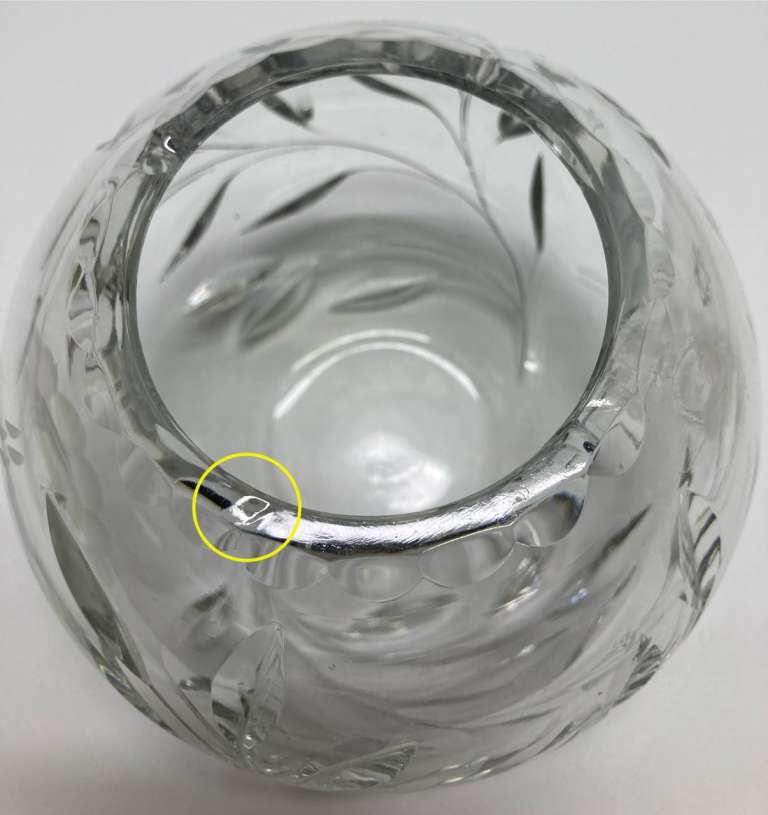 Ваза хрустальный шар, есть скол