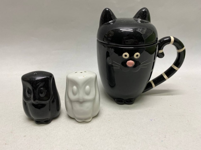 Чашка с крышкой и емкости для специй