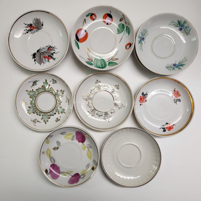 Блюдца 17 штук чайные разные