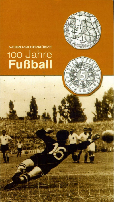 (004) Монета Австрия 2004 год 5 евро &quot;100 лет футболу&quot;  Серебро Ag 800  Буклет