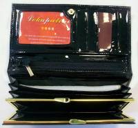 Кошелёк женский "Le Kapatini" Кожзам, 2 отделения, Клепка, поцелуй, Черный