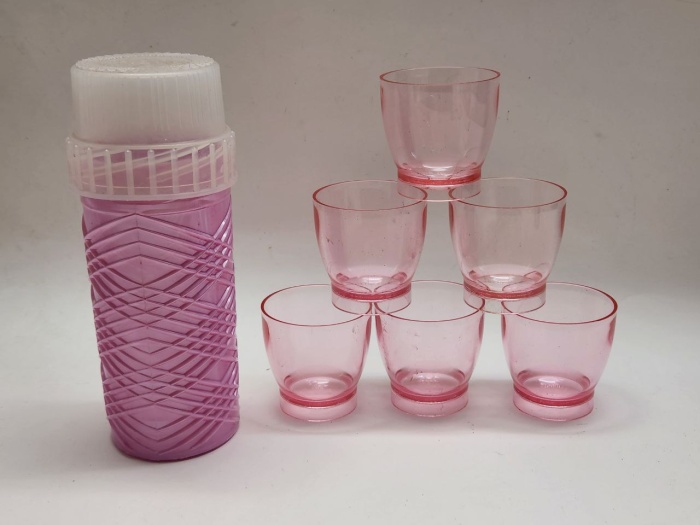 Походный набор стопок в футляре СССР пластик розовый