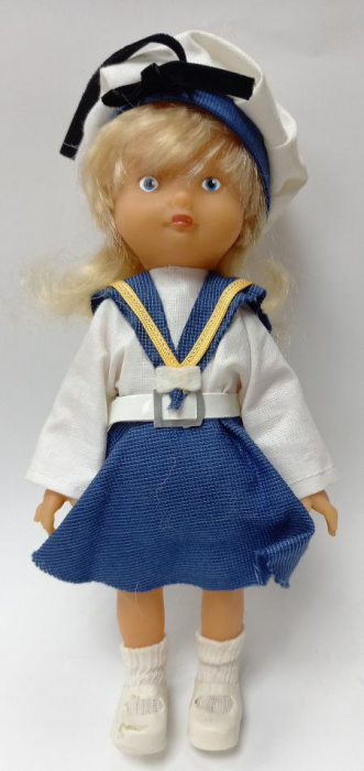 Кукла &quot;Морячка со светлыми волосами&quot; ГДР 20 см,с комплектом одежды (сост.на фото)