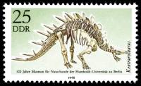 (1990-028) Марка Германия (ГДР) "Кентрозавр"    Музей естественной истории II Θ