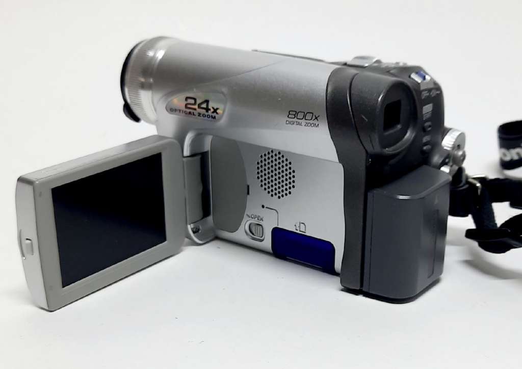Видеокамера Panasonic NV-GS25 MiniDV, 24x, видоискатель Китай  Сост. хорошее, рабочая