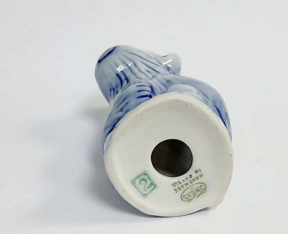 Фарфоровый сувенир &quot;Обезьяна&quot;, гжель