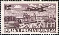 (1952-010) Марка Польша "Самолет II-12 над Варшавой" Перф греб 12¼:12½   Авиация (Стандартный выпуск