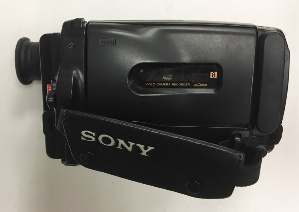 Видеокамера SONY Handycam video 8, с аккумулятором и инструкцией (сост. на фото)