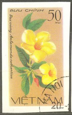 (1980-072) Марка Вьетнам &quot;Алламанда слабительная&quot;    Цветы III Θ