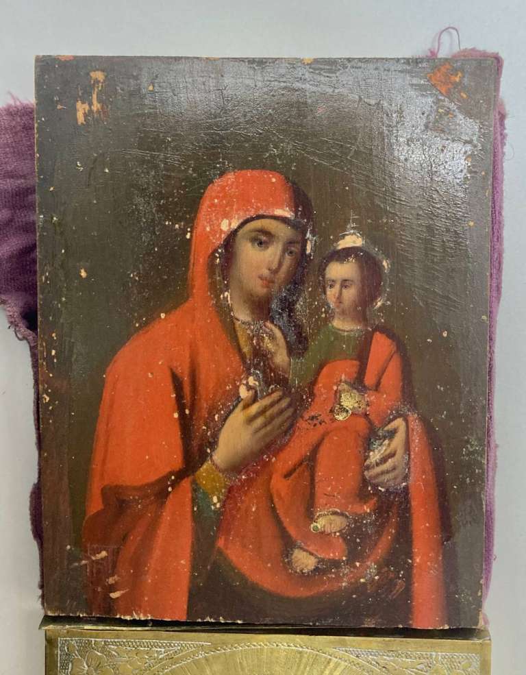 Смоленская икона Божией Матери, масло, дерево, с киотом, с окладом из латуни, 19 век
