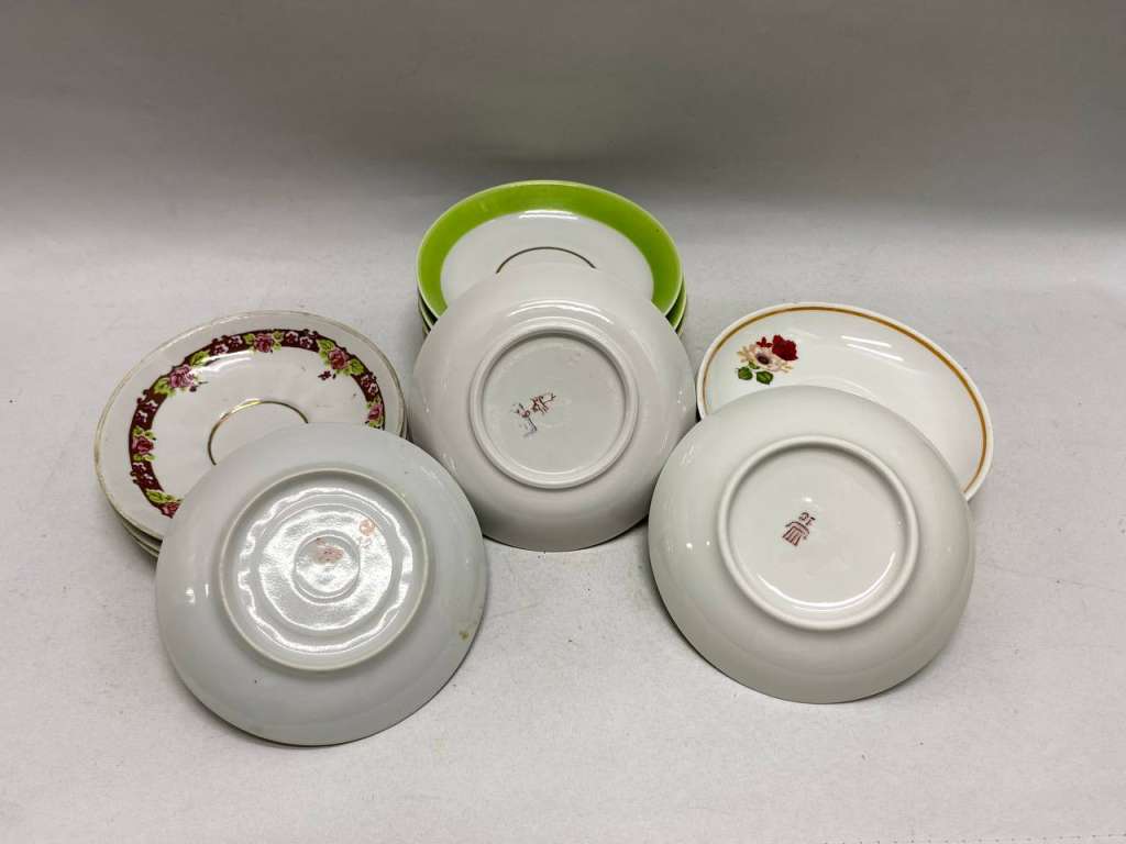 Блюдца чайные 15 шт, три разных дизайна