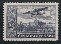 (1930-018) Марка Чехословакия "Фоккер F VIII b над Прагой (Фиолетовая)" Перф лин 12¼    Самолеты над