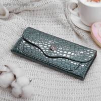 (2952047) Кошелек жен. 18*2*9 см, 6 отд., на клапане. Зеленый