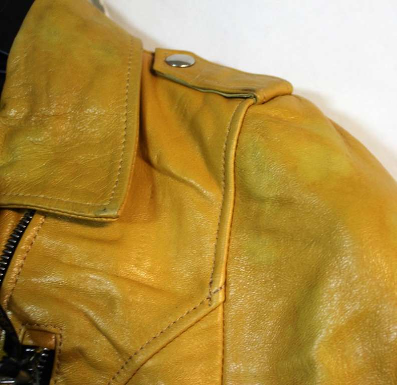 Куртка женская Besikler, косуха, кожа, р-р S, есть пятна на руковах (сост. на фото)