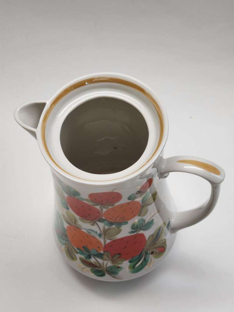 Кувшин Клубника Киевский фарфоровый завод (без крышки)